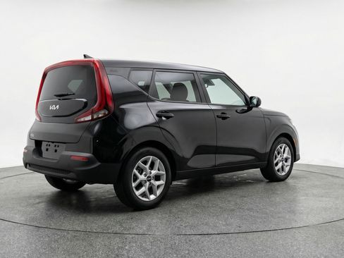 Used 2025 Kia Soul LX w/ LX Technology Package FWD image 9