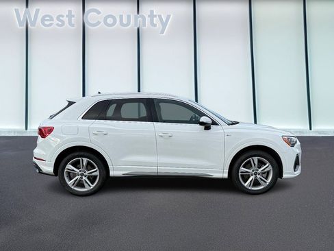 Used 2021 Audi Q3 2.0T Premium w/ Convenience Package image 2