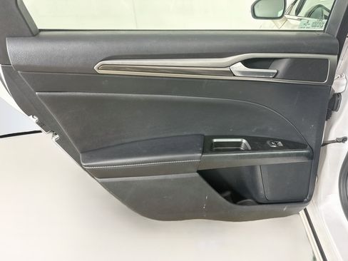 Used 2019 Ford Fusion SEL FWD image 27