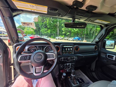 Used 2023 Jeep Gladiator Mojave w/ LED Lighting Group AWD/4WD image 14