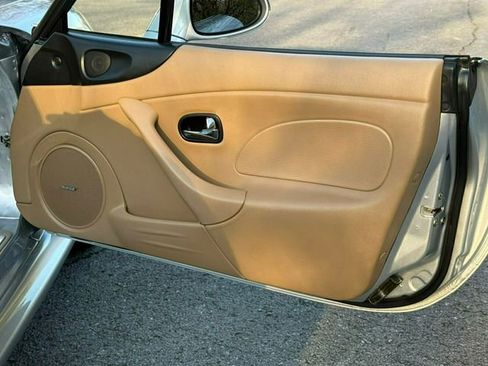 Used 2002 MAZDA MX-5 Miata image 48