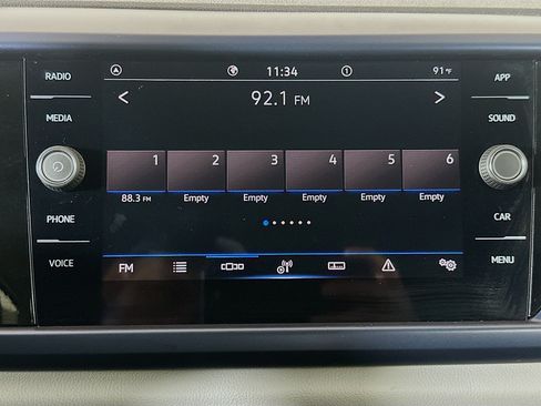 Used 2023 Volkswagen Taos SE w/ Panoramic Sunroof Package FWD image 19