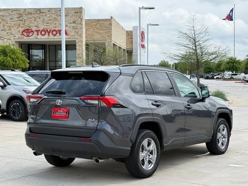 Used 2025 Toyota RAV4 XLE FWD image 5