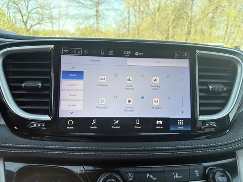 Used 2023 Chrysler Pacifica Touring-L AWD/4WD image 27