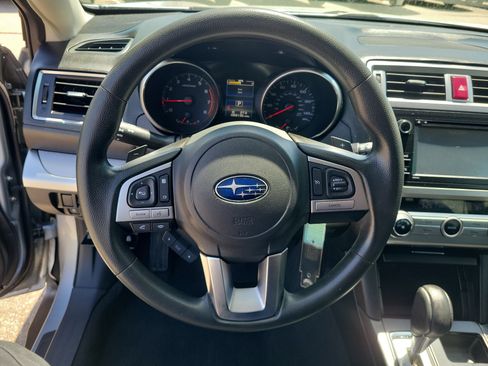 Used 2017 Subaru Outback 2.5i AWD/4WD image 20