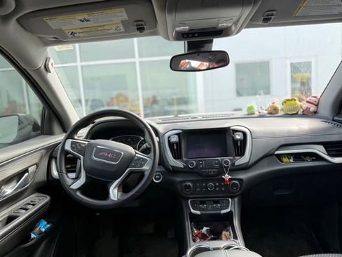 Used 2024 GMC Terrain SLE w/ Driver Convenience Package image 8