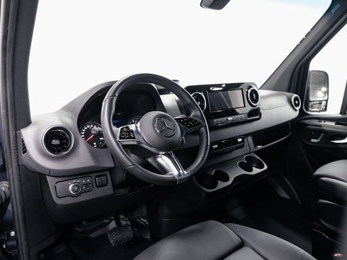 Used 2025 Mercedes-Benz Sprinter 2500 image 8