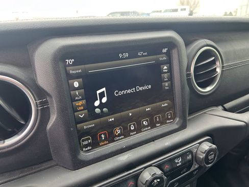 Used 2018 Jeep Wrangler Unlimited Sahara image 19