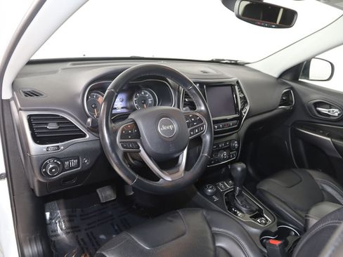 Used 2019 Jeep Cherokee Limited w/ Technology Group AWD/4WD image 25
