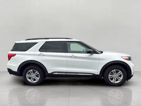 Used 2024 Ford Explorer XLT w/ Equipment Group 202A AWD/4WD image 8
