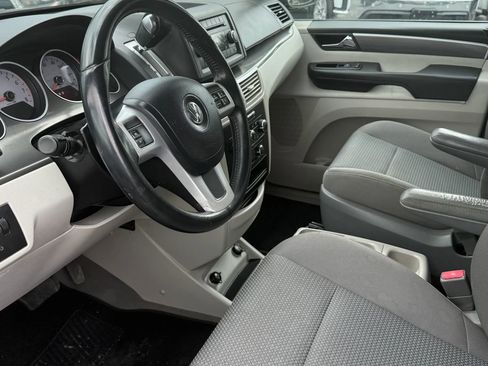 Used 2012 Volkswagen Routan S image 8