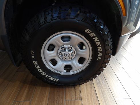 Used 2022 Nissan Frontier S image 4