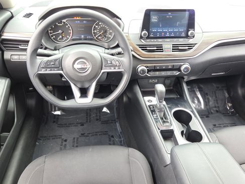 Used 2024 Nissan Altima 2.5 SV image 32