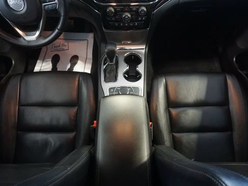Used 2019 Jeep Grand Cherokee Limited AWD/4WD image 33