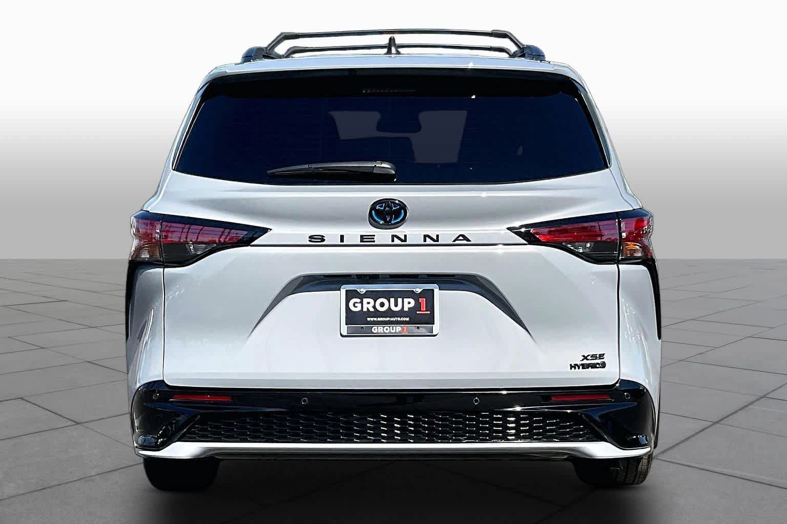 Used 2024 Toyota Sienna XSE w/ XSE Premium Package FWD image 4