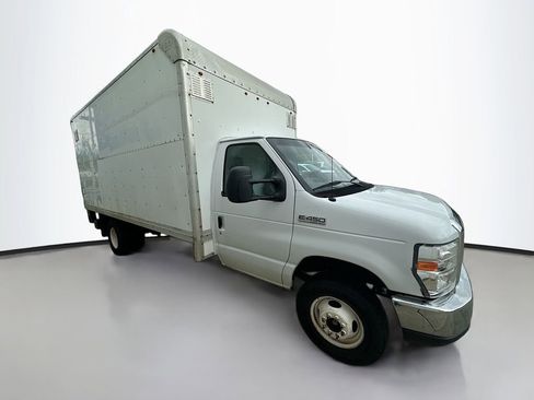 Used 2017 Ford E-450 and Econoline 450 Super Duty RWD image 8