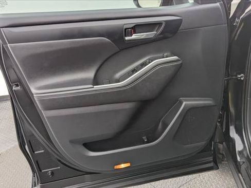 Used 2023 Toyota Highlander XSE FWD image 13