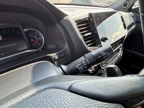 Used 2021 Honda Pilot Touring image 14