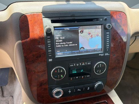 Used 2012 Chevrolet Avalanche LTZ RWD image 16