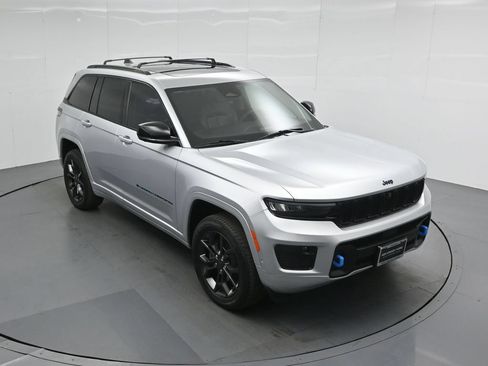 Used 2023 Jeep Grand Cherokee 30th Anniversary AWD/4WD image 39