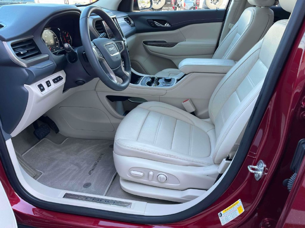 Certified 2020 GMC Acadia Denali w/ Technology Package FWD image 29