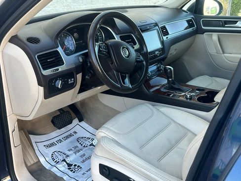Used 2013 Volkswagen Touareg TDI AWD/4WD image 7