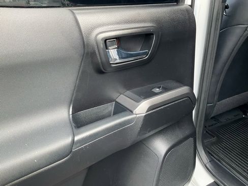 Used 2019 Toyota Tacoma TRD Sport image 33