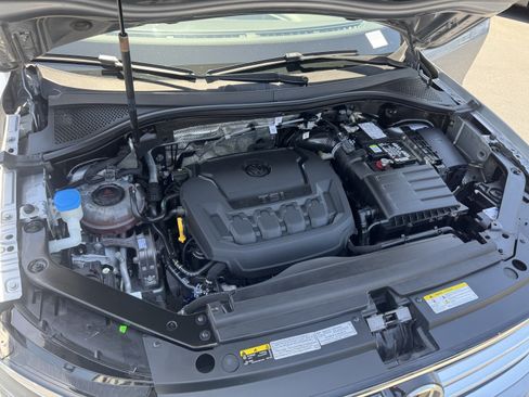 Used 2022 Volkswagen Tiguan SE AWD/4WD image 37