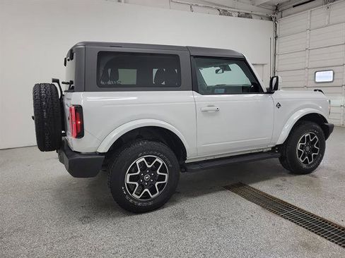 Used 2023 Ford Bronco Outer Banks image 3