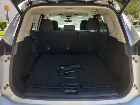 Used 2025 Nissan Rogue SV FWD image 7