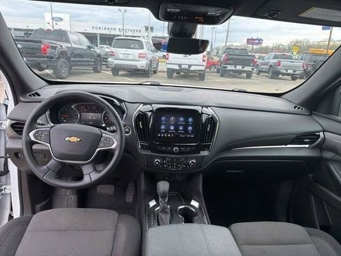 Used 2023 Chevrolet Traverse LT image 34
