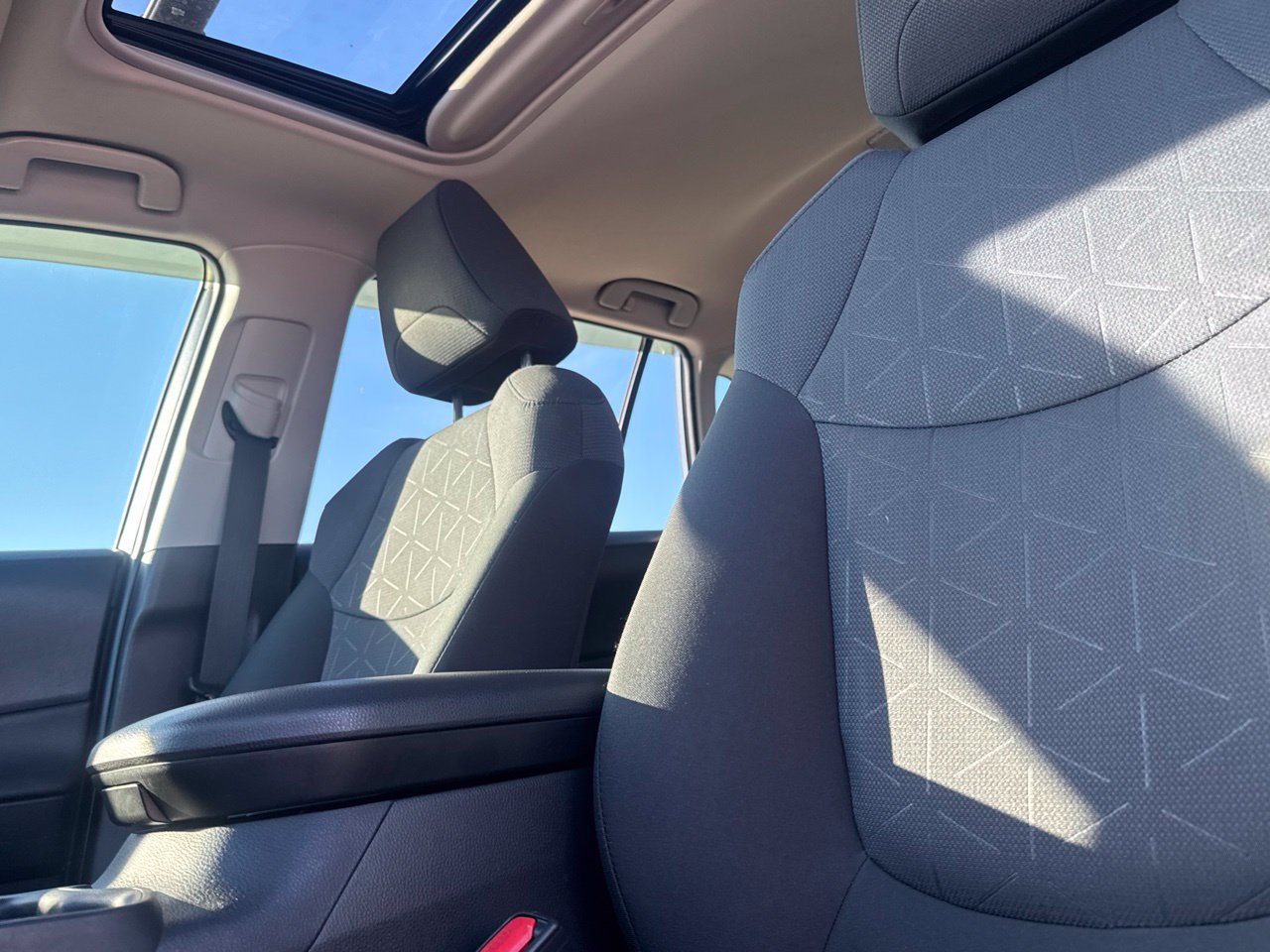 Used 2019 Toyota RAV4 XLE FWD image 44