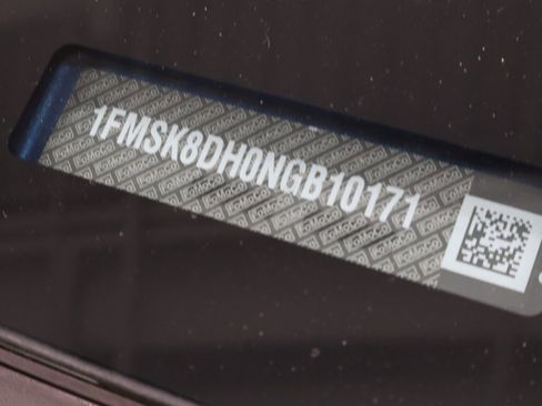 Certified 2022 Ford Explorer XLT w/ Equipment Group 202A image 34