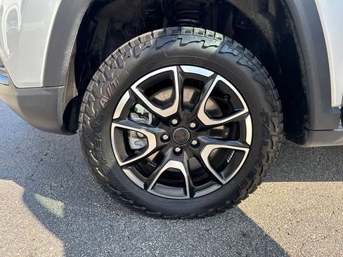 Used 2025 Jeep Compass Trailhawk AWD/4WD image 43