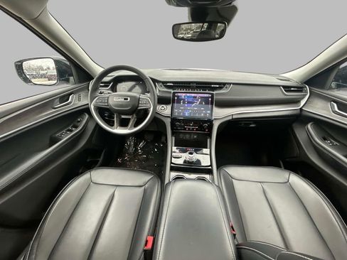 Used 2023 Jeep Grand Cherokee L Limited w/ Black Appearance Package image 18