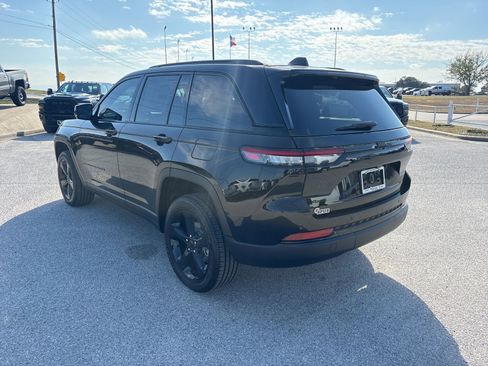 New 2025 Jeep Grand Cherokee Altitude image 3