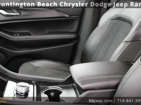 Used 2025 Jeep Grand Cherokee L Altitude image 32