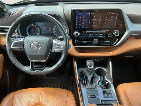 Used 2022 Toyota Highlander Platinum AWD/4WD image 10