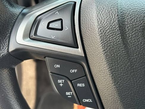 Used 2018 Ford Fusion SE w/ Fusion SE Technology Package FWD image 13