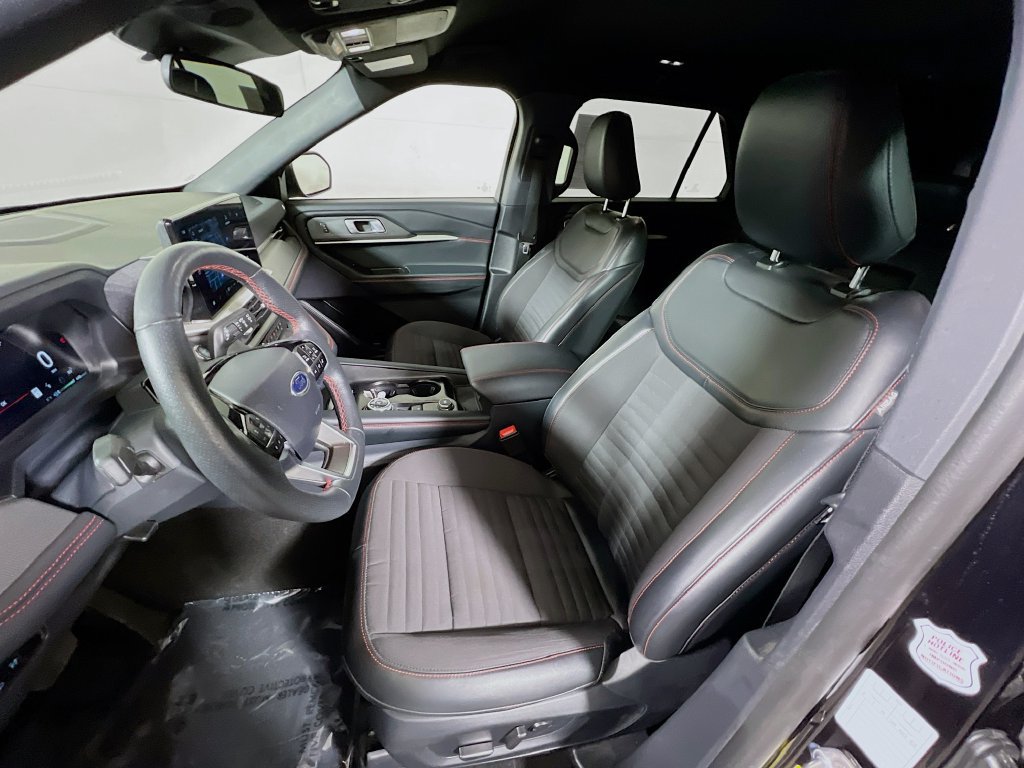 Used 2025 Ford Explorer ST-Line w/ ST-Line Street Pack AWD/4WD image 18