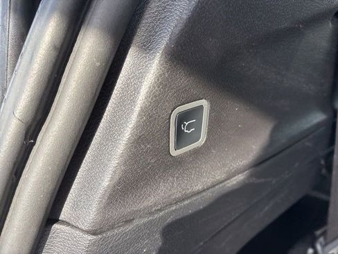 Used 2022 Chrysler Pacifica Touring image 35