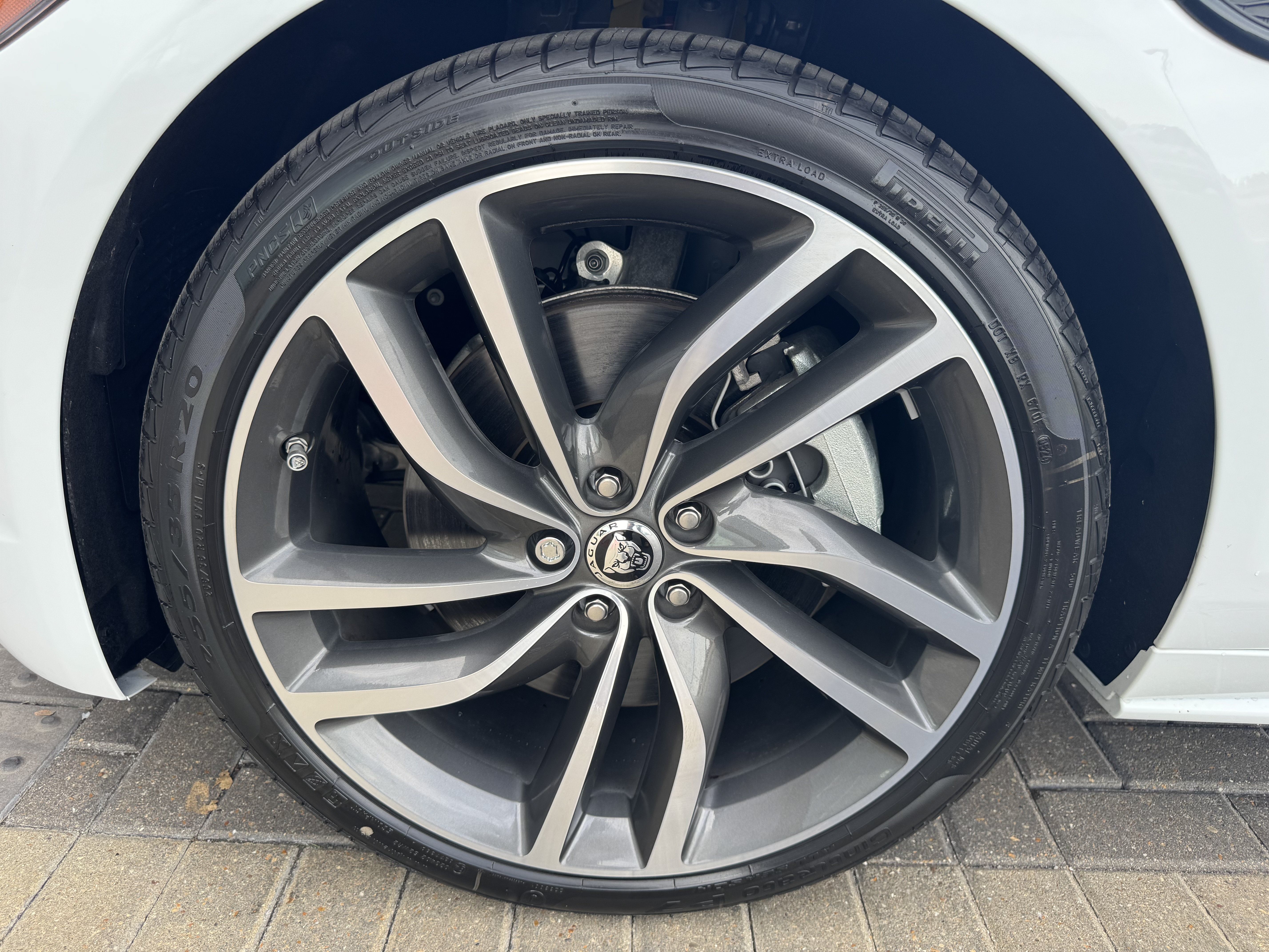 Used 2024 Jaguar XF R-Dynamic SE AWD/4WD image 9
