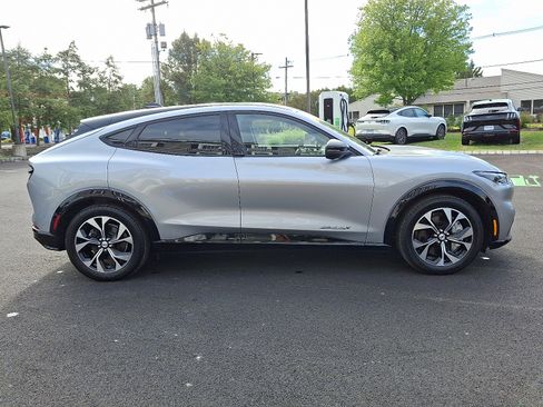 Certified 2021 Ford Mustang Mach-E Premium image 4