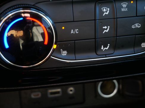 Used 2023 Buick Encore GX Preferred w/ Cold Weather Comfort Package image 30