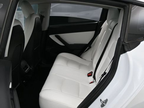 Used 2021 Tesla Model 3 Performance image 34