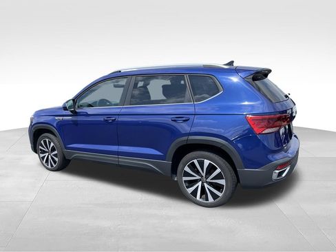 Used 2024 Volkswagen Taos SE FWD image 5