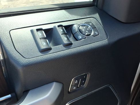 Used 2015 Ford F150 Lariat w/ Equipment Group 502A Luxury AWD/4WD image 16