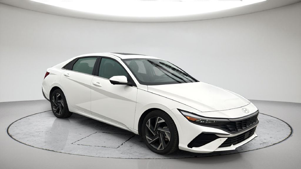 Used 2024 Hyundai Elantra Limited FWD image 6
