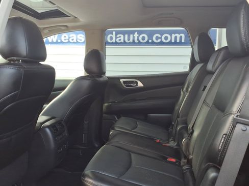Used 2020 Nissan Pathfinder Platinum AWD/4WD image 12