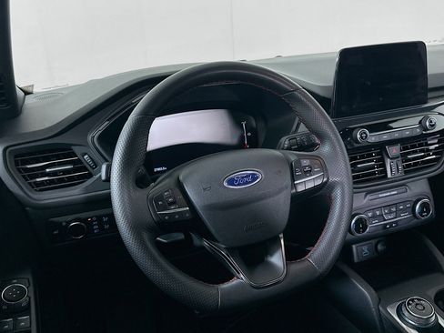 Used 2023 Ford Escape ST-Line FWD image 18